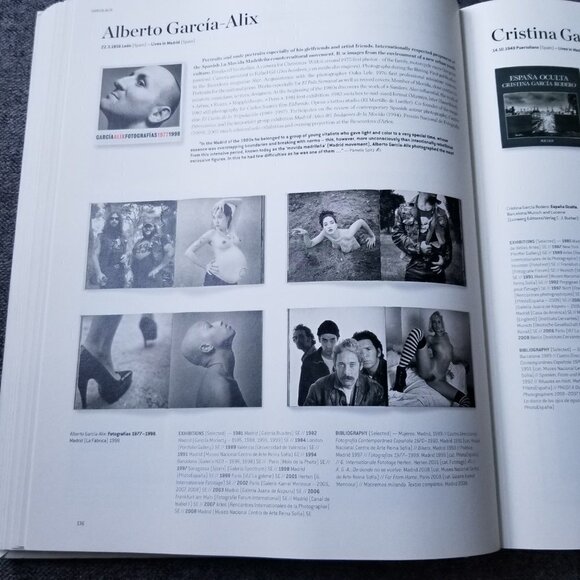 Taschen Photographers A-Z by Hans-Michael Koetzle Hardcover, 2011 1st Edition - Picture 12 of 16